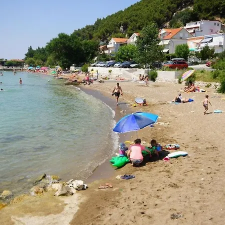 In With Air Conditioning, Wi-fi, Washing Machine Duće