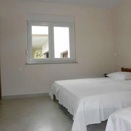 In With Air Conditioning, Wi-fi, Washing Machine Apartment *
